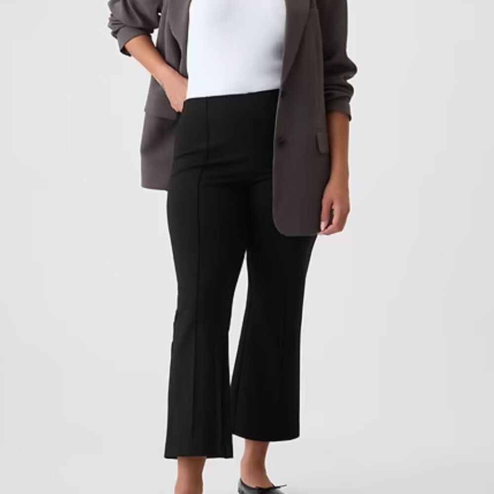 GAP High Rise Ponte Crop Kick Pants in Black
